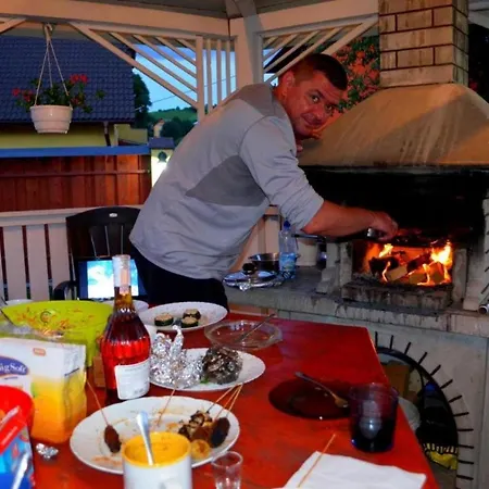 Jeden Apartmánový Dom A Dva Veľké - Liptov Bešeňová * Ruzomberok