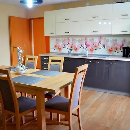 Appartement Jeden Apartmánový Dom A Dva Veľké - Liptov Bešeňová