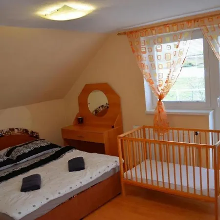 Jeden Apartmánový Dom A Dva Veľké - Liptov Bešeňová * Ruzomberok