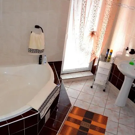 Jeden Apartmánový Dom A Dva Veľké - Liptov Bešeňová Appartement Ruzomberok