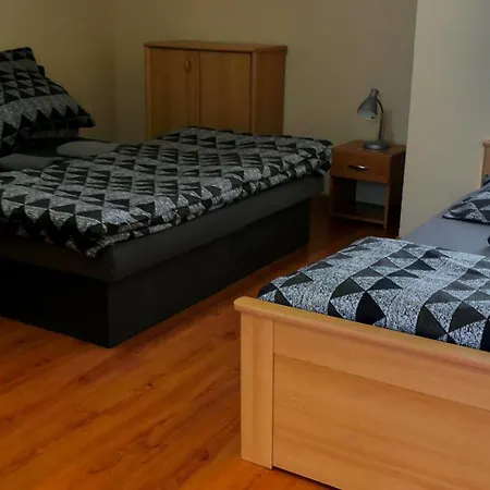 Jeden Apartmánový Dom A Dva Veľké - Liptov Bešeňová