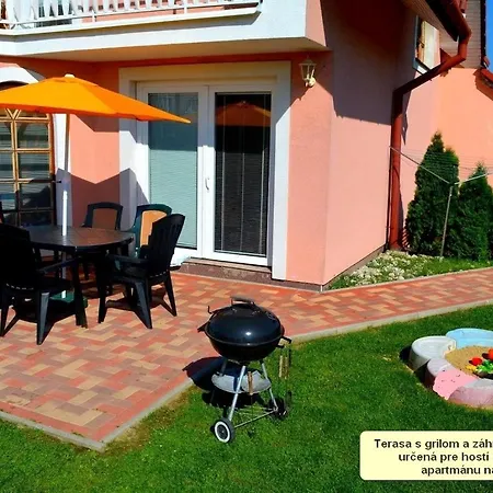 Jeden Apartmánový Dom A Dva Veľké - Liptov Bešeňová *